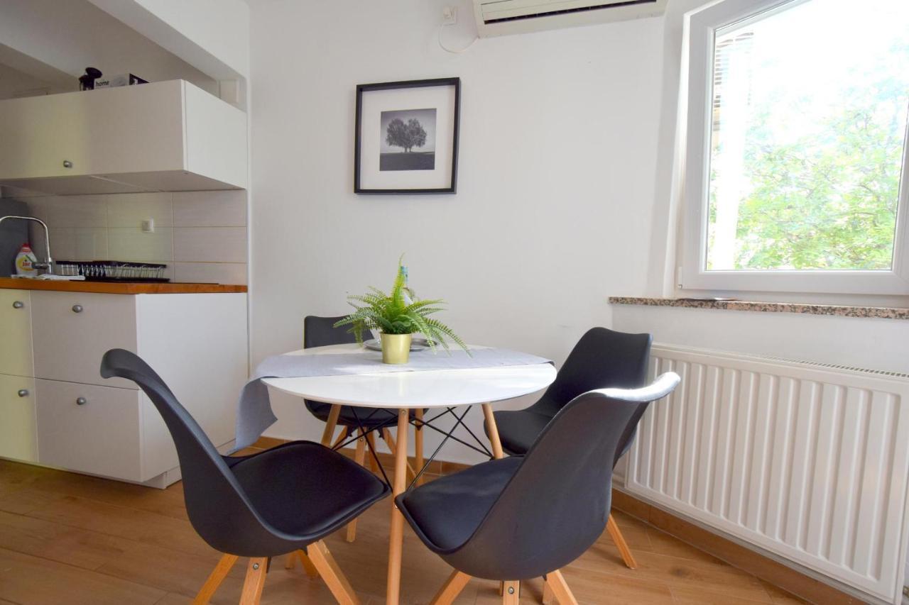 Apartments Julia Čižići Bagian luar foto