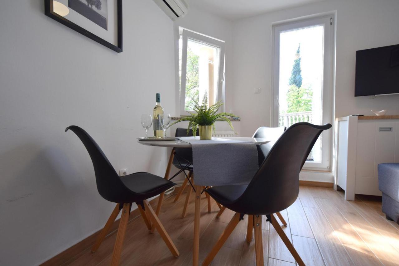 Apartments Julia Čižići Bagian luar foto