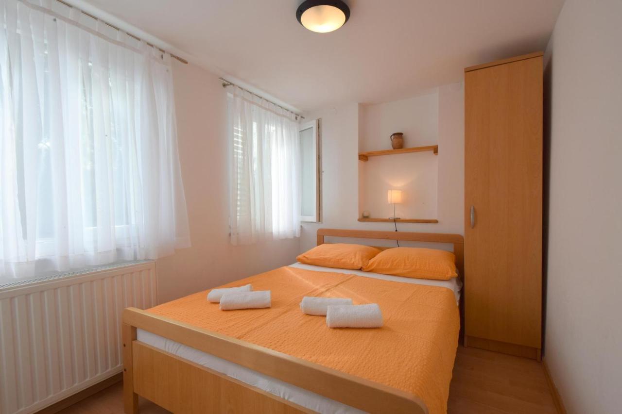Apartments Julia Čižići Bagian luar foto