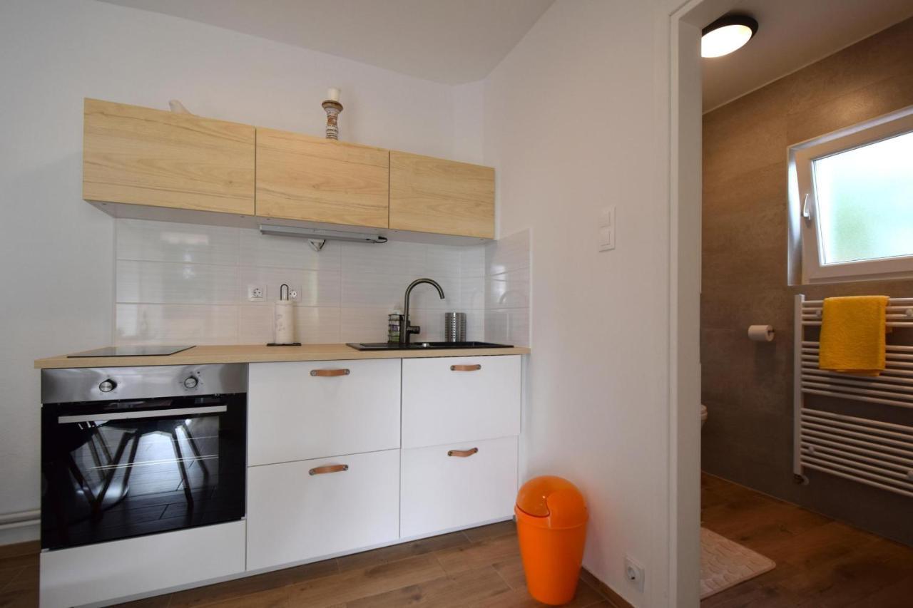 Apartments Julia Čižići Bagian luar foto