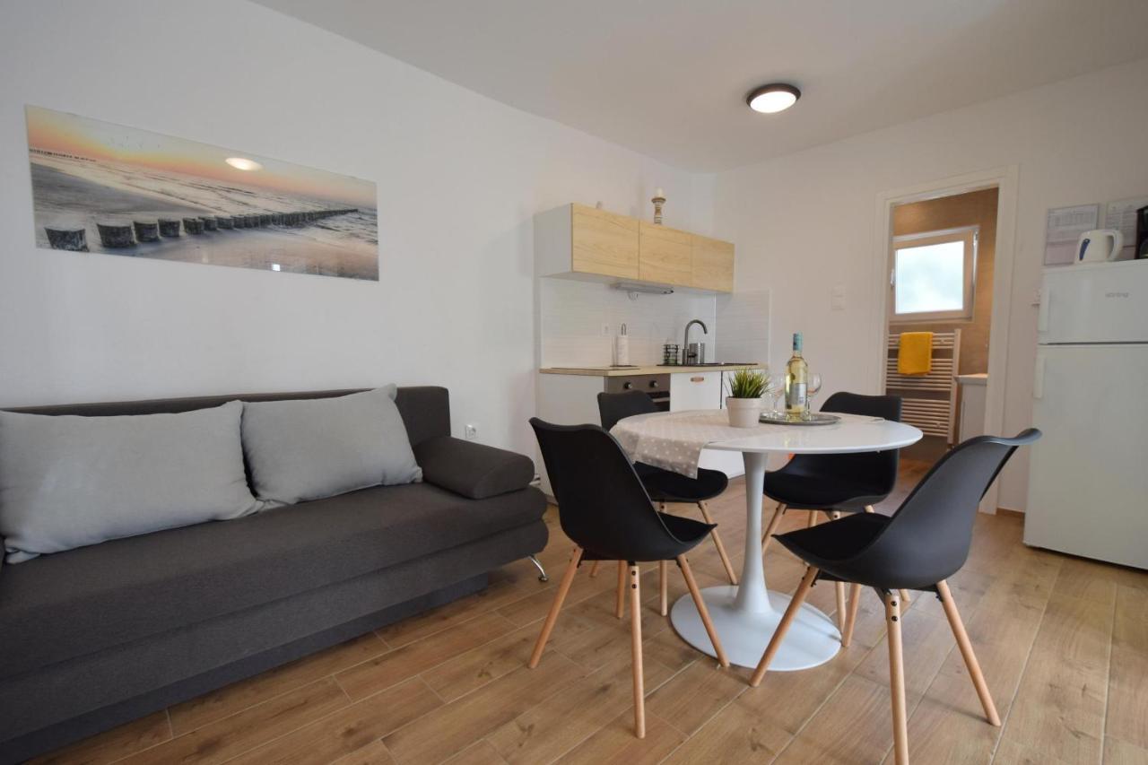 Apartments Julia Čižići Bagian luar foto