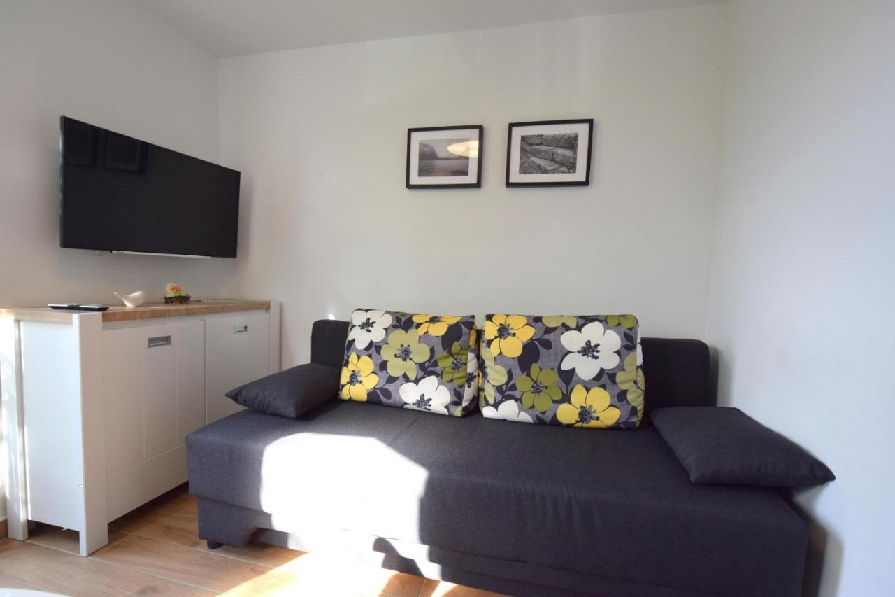 Apartments Julia Čižići Bagian luar foto