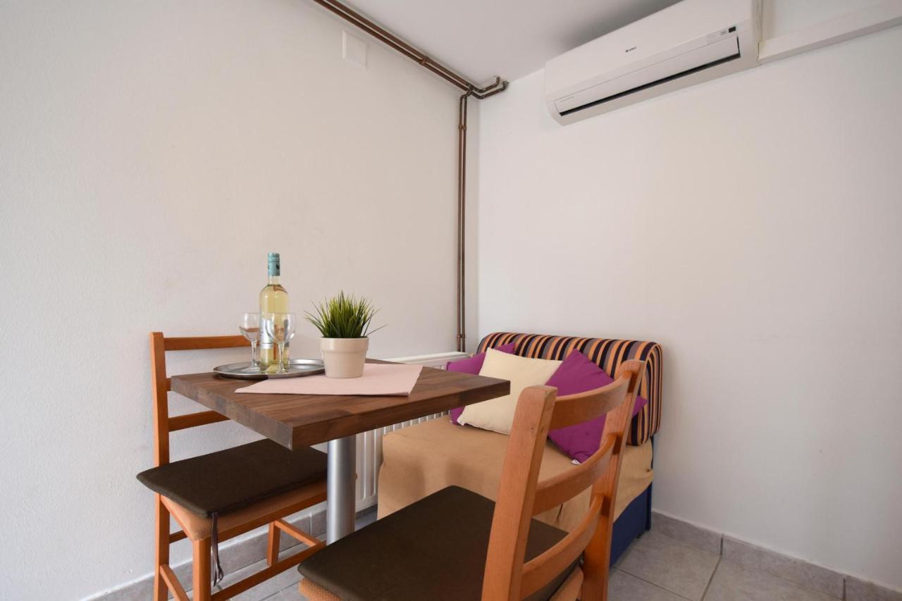 Apartments Julia Čižići Bagian luar foto