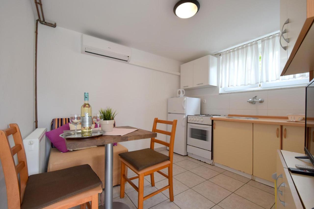 Apartments Julia Čižići Bagian luar foto