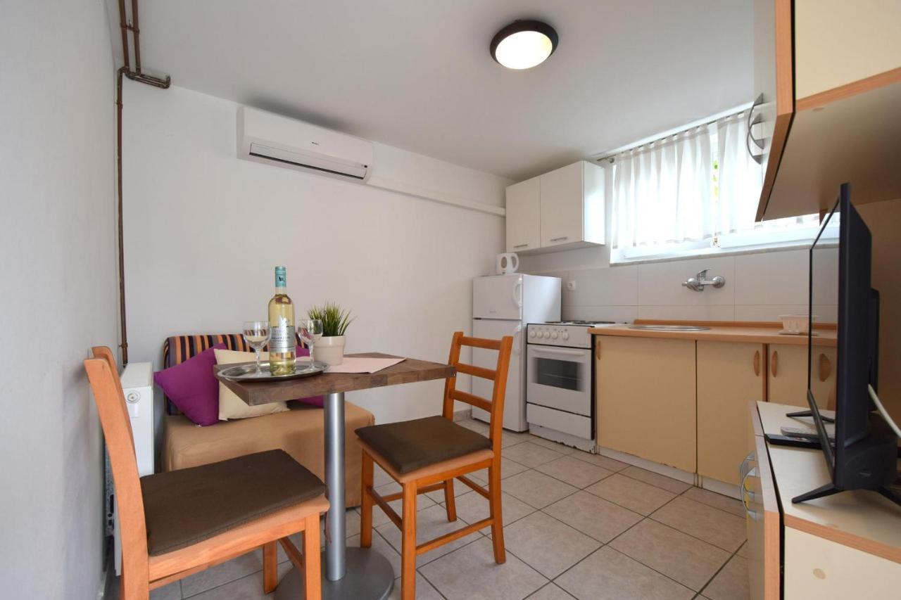 Apartments Julia Čižići Bagian luar foto