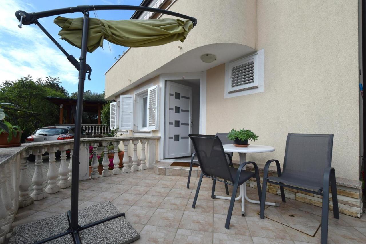 Apartments Julia Čižići Bagian luar foto