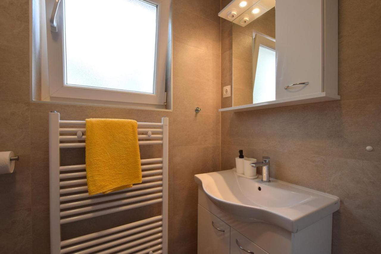 Apartments Julia Čižići Bagian luar foto