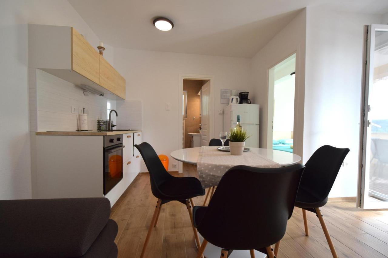 Apartments Julia Čižići Bagian luar foto