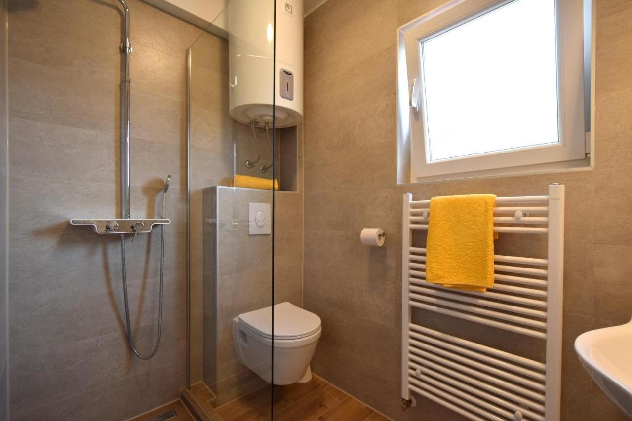 Apartments Julia Čižići Bagian luar foto