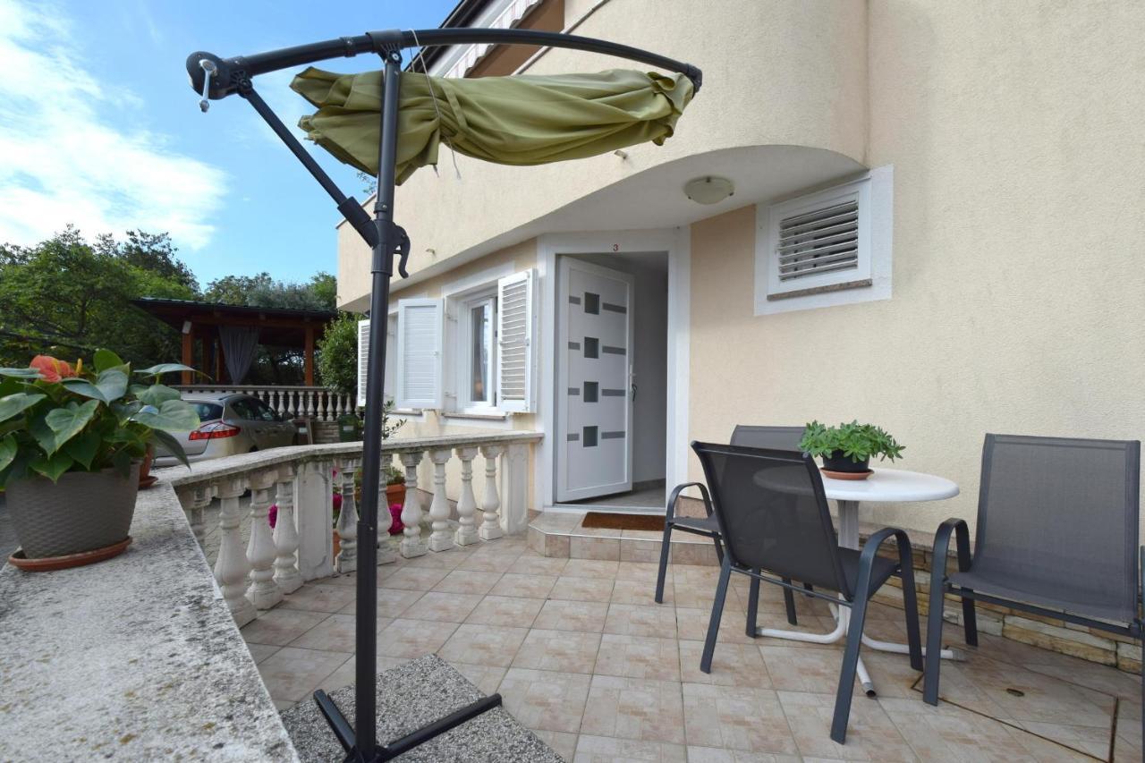 Apartments Julia Čižići Bagian luar foto