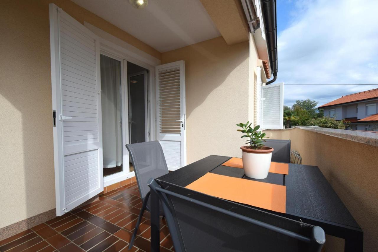 Apartments Julia Čižići Bagian luar foto